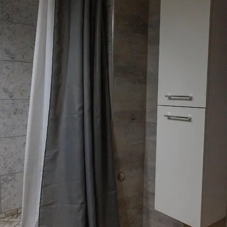 Pension Spacious 2 Bedroom Ground Floor Unit *