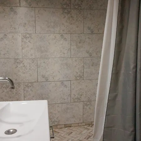 Pension Spacious 2 Bedroom Ground Floor Unit * براغ