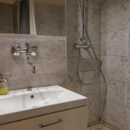 بيت ريفي Pension Spacious 2 Bedroom Ground Floor Unit *