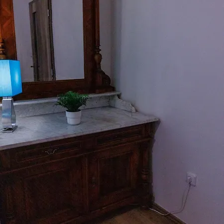 Pension Spacious 2 Bedroom Ground Floor Unit * Prague