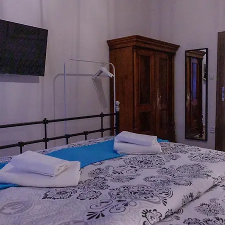 Inn Pension Spacious 2 Bedroom Ground Floor Unit Prague