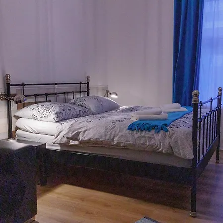 Inn Pension Spacious 2 Bedroom Ground Floor Unit Prague