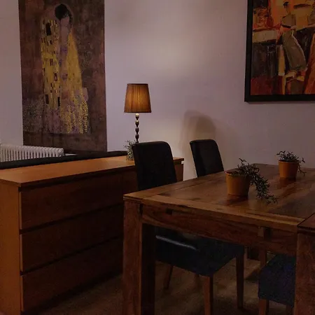 Inn Pension Spacious 2 Bedroom Ground Floor Unit Prague