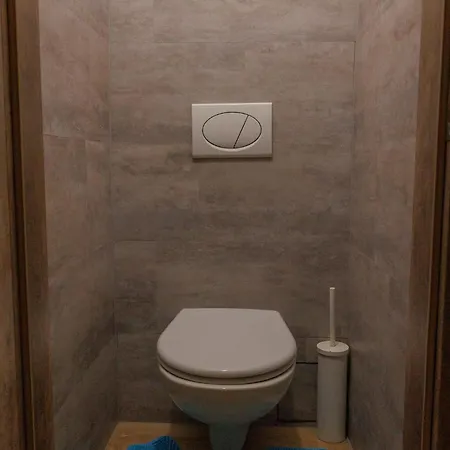 Inn Pension Spacious 2 Bedroom Ground Floor Unit Prague